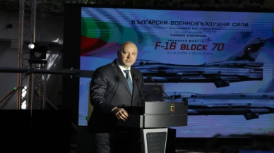 Bulgaristan, ABD'den sipariş ettiği F-16'ların ilkini teslim aldı