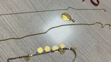 Bodrum'da kâğıt toplayan kişi konteynerde bulduğu ziynet eşyasını sahibine ulaştırdı