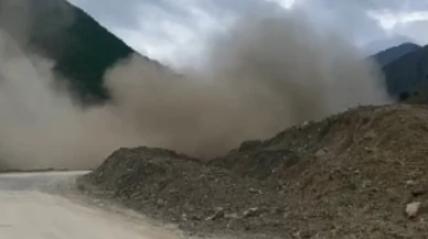 Artvin-Ardahan kara yolunda heyelan: Ulaşım tek şeritten kontrollü sağlanıyor