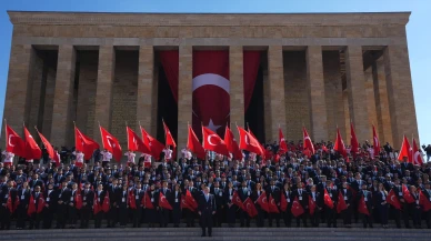 Gençlik ve Spor Bakanı Bak 19 Mayıs coşkusunu Anıtkabir'de Türk gençliğiyle birlikte kutladı