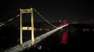 Fatih Sultan Mehmet Köprüsü sarı-kırmızı renklere büründü