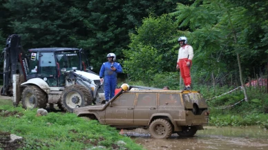 Rize'de Karadeniz Off-Road Kupası heyecanı: Zorlu parkurda 19 araç mücadele etti