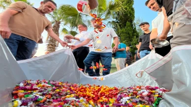 75 yıllık geleneğe devam: Kumluca’da çocuklara bayram şekeri