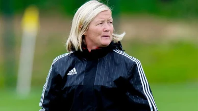 FIFA'dan tarihi atama: Afgan kadın mülteci takımının başında Pauline Hamill