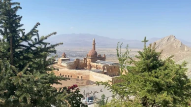 İshak Paşa Sarayı'na yaz döneminde ziyaretçi akını