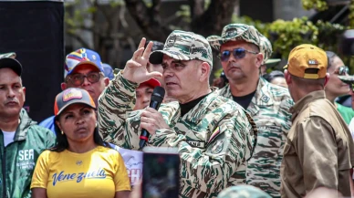 Venezuela’da Maduro'nun çağrısıyla yüzlerce kişi milis gücüne katıldı