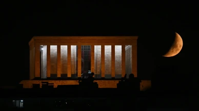 Ankara'da yarım ay ve Anıtkabir'in göz kamaştıran buluşması