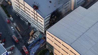 Arnavutköy’de fabrika yangını: İtfaiye ekipleri alevleri söndürdü