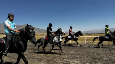 Erzurum'da 3. Geleneksel Rahvan At Yarışları gerçekleşti