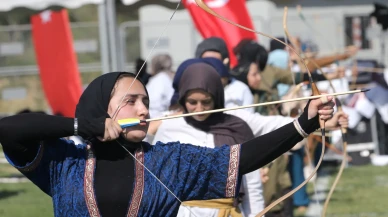 Malazgirt'te 217 sporcu Sultan Alparslan'ı anmak için ok attı