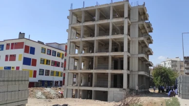 Şanlıurfa'da standart dışı beton nedeniyle 5 katlı apartman yıkıldı