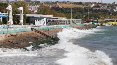 Tekirdağ'da poyraz deniz taşımacılığını durma noktasına getirdi