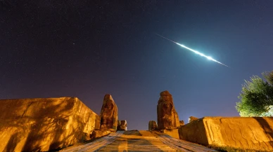 Alacahöyük’te meteor şovu: Tarihi sfenksler renkli ışıklarla aydınlandı