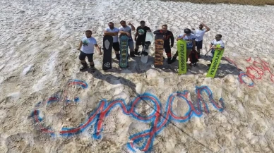 Erzincan'da ağustos sıcağında zirvede kayak keyfi