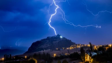 Giresun'da şimşekler dans etti