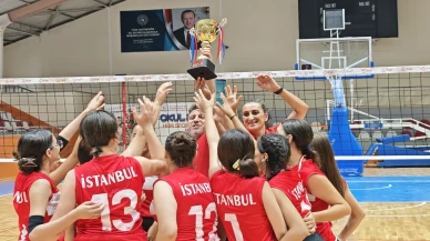 İstanbul'un devlet korumasındaki kız çocuklarından oluşan "Filenin Sultanları" Türkiye Şampiyonu