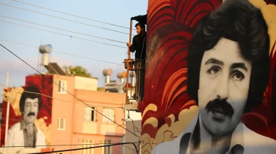 Adana'da Müslüm Gürses ve Ferdi Tayfur'un portreleri binaları renklendirdi