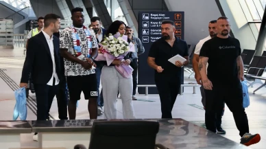 Trabzonspor’un yeni kalecisi Andre Onana Trabzon’a geldi