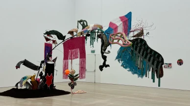 Türkiye'nin İlk Kurumsal Solo Sergisi "Kadife Bakış" Yarın Arter'de Açılıyor