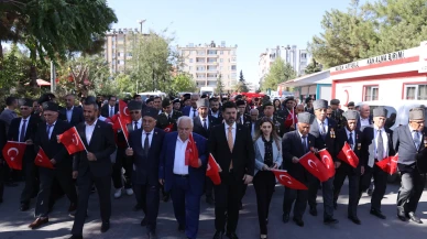 Mardin'de Gaziler Günü kutlandı: Dev Türk bayrağıyla yürüyüş yapıldı