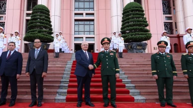 Miili Savunma Bakanı Güler Vietnam'da resmi temaslarda bulundu