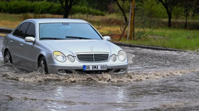 Başkentte gök gürültülü sağanak hayatı olumsuz etkiledi