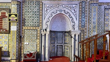 Eşsiz çini süslemeleriyle Gürcü Cami zamana meydan okuyor