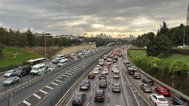 İstanbul'da eğitim yılı başladı trafikte yoğunluk alarmı