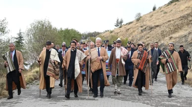 Yunus Emre Anıt Mezarı'nda Anıldı : Sevgi ve Hoşgörü Vurgusu