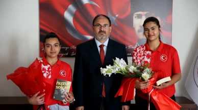 Huri Uçar dünya ikincisi: Bilek güreşinde azim öyküsü