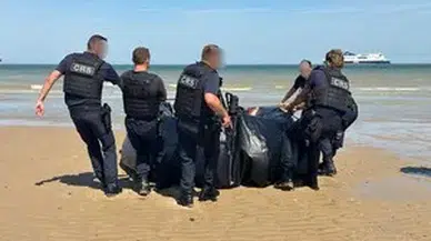 Fransa, 3 ayda 4 bin 300 düzensiz göçmenin İngiltere’ye geçişini engelledi