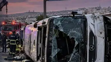 Gaziantep’te servis midibüsü ile otomobil çarpıştı: 7 kişi hayatını kaybetti