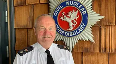 İngiltere'de 47 Yıllık Polislik Kariyeri Sona Erdi: Graham Bell Emekli Oldu