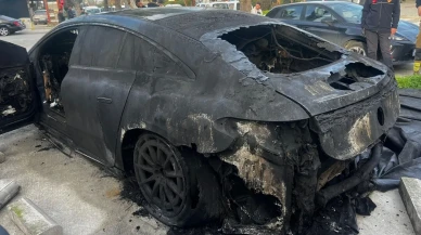 Manisa'da lüks otomobil şarj istasyonunda patlama ve yangın paniği