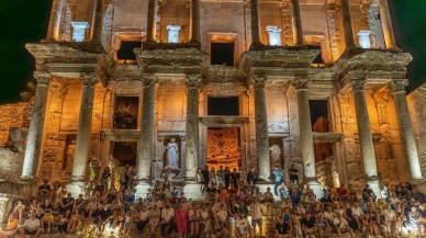 Bakan Ersoy: 2025'te Türkiye'ye 33 milyon turist ve kalıcı izler bırakıldı