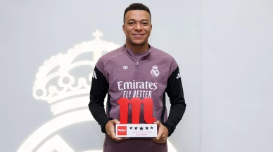 Mbappé, ocak ayının beş yıldızlı oyuncusu ödülünü kazandı