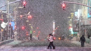 New York'ta büyük kar fırtınası: Ulaşım ağı tamamen kapatıldı