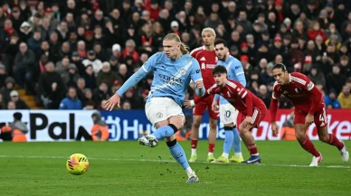 Manchester City, Anfield'da tarihi galibiyetle zirveye yakın