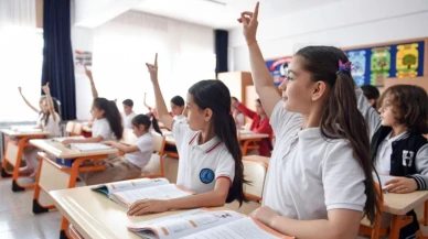 İkinci dönem başladı: Öğretmen ve öğrenciler ders başında