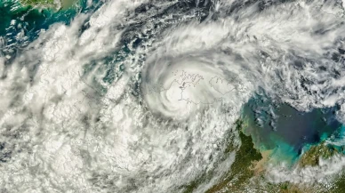 Mitchell Kasırgası Kategori 3’e yükseldi, Batı Avustralya’daki limanlar kapatıldı