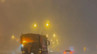 Bolu Dağı'nda etkili kar yağışı: Ekipler aralıksız yol açma çalışması yapıyor