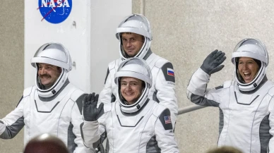 NASA, ISS'e dört astronot taşıyan roketi başarıyla fırlattı