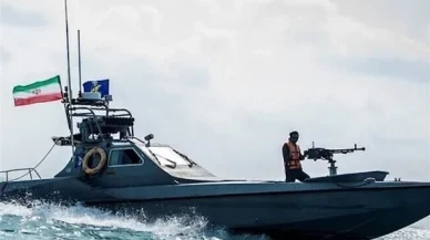 İran Devrim Muhafızları Hürmüz Boğazı'nda dev tatbikat başlattı