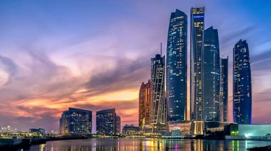 Abu Dabi'de Etihad Towers'a İHA enkazı isabet etti