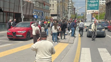 Ankara'da korkutan anlar: istinat duvarı yayaların üzerine devrildi, yaralılar var mı?