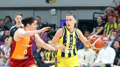 Fenerbahçe Opet, EuroLeague’de Türk derbisinde tarih yazdı! 3. şampiyonluk yolda