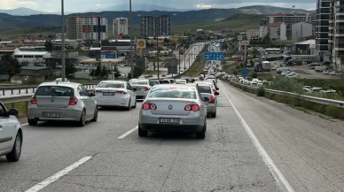 Bayram dönüşü kabusa döndü: Karayollarında kilometrelerce kuyruk oluştu