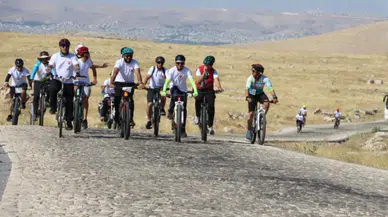 Tarihin sıfır noktasında vefalı sürüş: Arkeoloji dünyasının efsane ismi anısına pedal çevirdiler