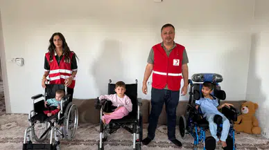 Üç kardeşin dünyası artık daha aydınlık: Kızılay’dan yaşama tutunma desteği