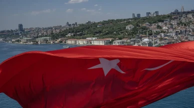 Köprülere Türk bayrağı asıldı